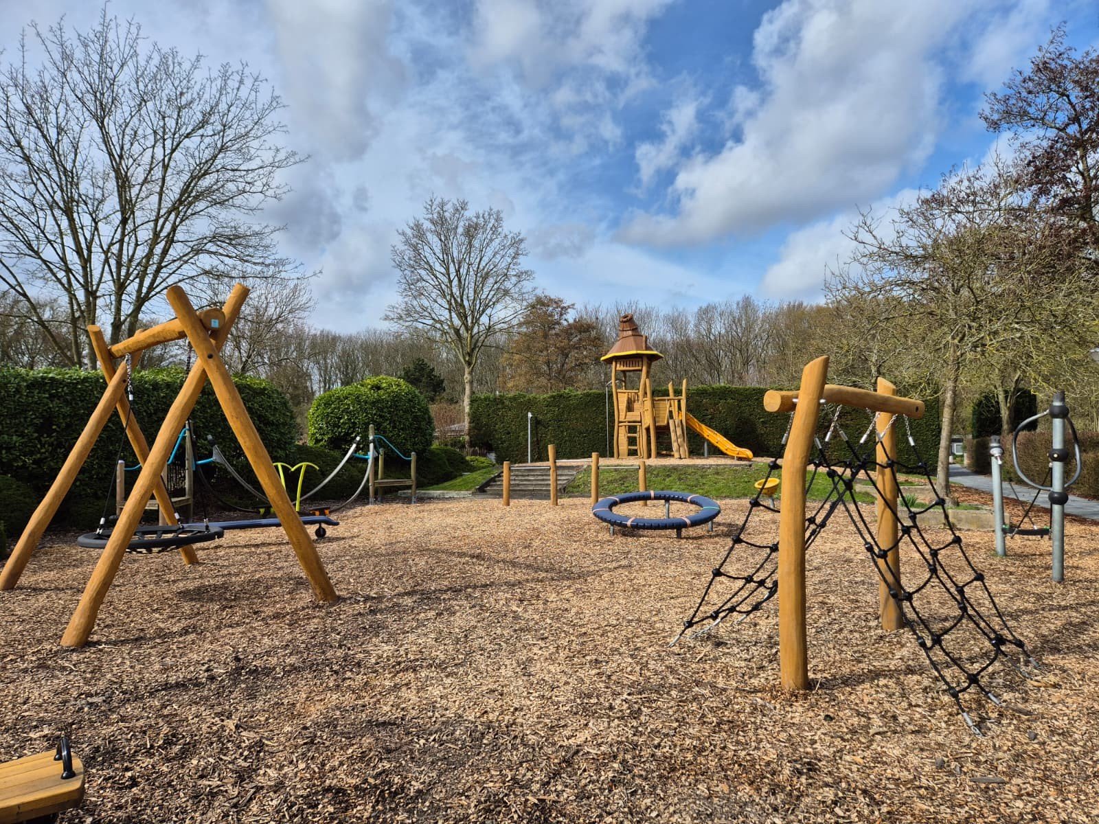 Speeltuin is vernieuwd op vakantiepark delftse hout in delft 2
